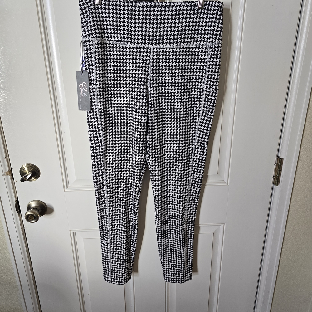 Women’s Black & White Houndstooth Activewear Top